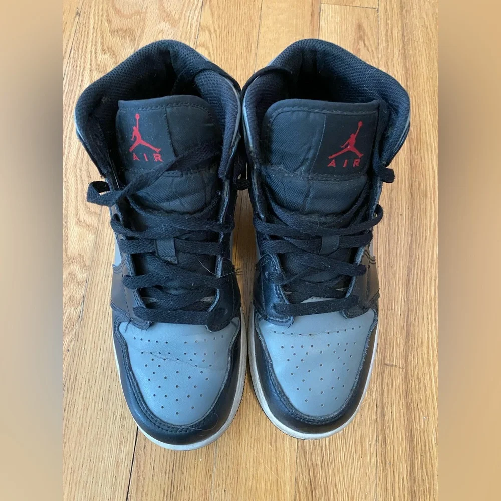 Air Jordan Black and Gray Sneakers Youth - Picture 2 of 6